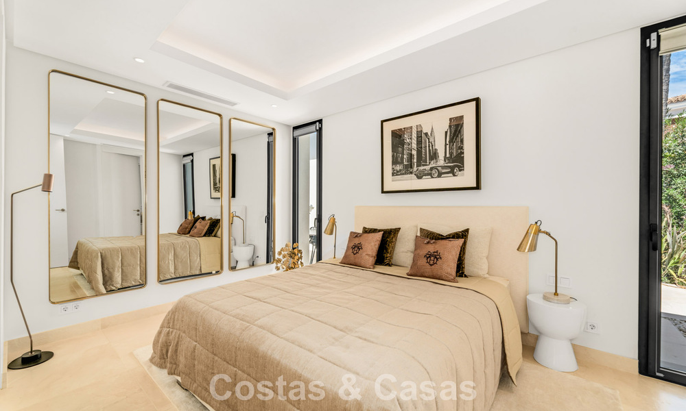 Modernistische, gelijkvloerse luxevilla te koop op een steenworp van het strand ten oosten van Marbella centrum 786773