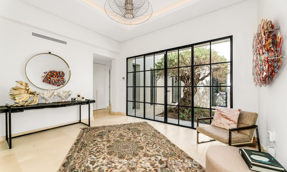 Modernistische, gelijkvloerse luxevilla te koop op een steenworp van het strand ten oosten van Marbella centrum 786774