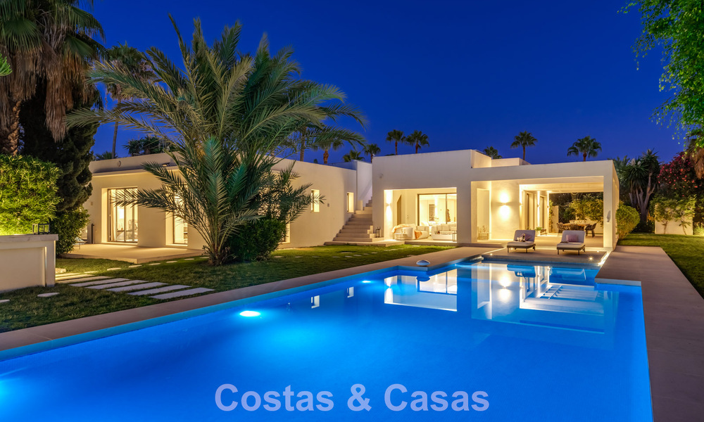 Modernistische, gelijkvloerse luxevilla te koop op een steenworp van het strand ten oosten van Marbella centrum 786775