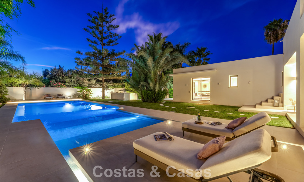 Modernistische, gelijkvloerse luxevilla te koop op een steenworp van het strand ten oosten van Marbella centrum 786776