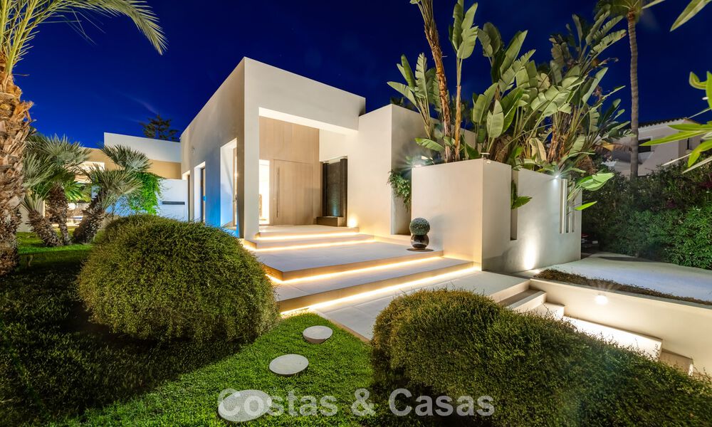 Modernistische, gelijkvloerse luxevilla te koop op een steenworp van het strand ten oosten van Marbella centrum 786779