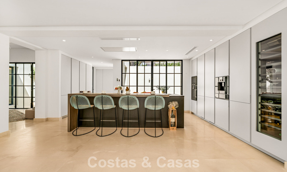 Modernistische, gelijkvloerse luxevilla te koop op een steenworp van het strand ten oosten van Marbella centrum 786782
