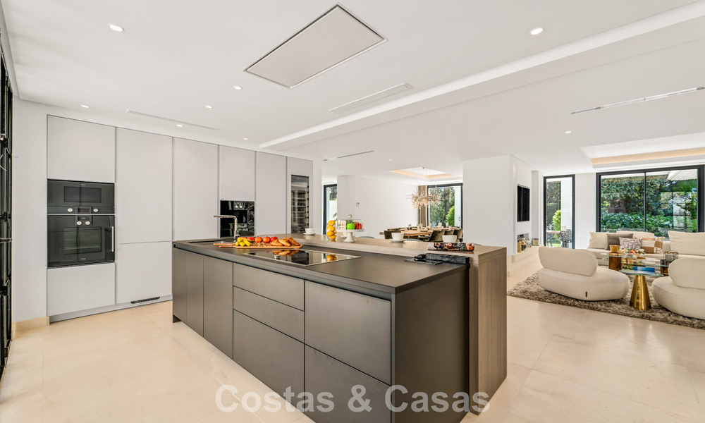 Modernistische, gelijkvloerse luxevilla te koop op een steenworp van het strand ten oosten van Marbella centrum 786783