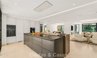 Modernistische, gelijkvloerse luxevilla te koop op een steenworp van het strand ten oosten van Marbella centrum 786783 