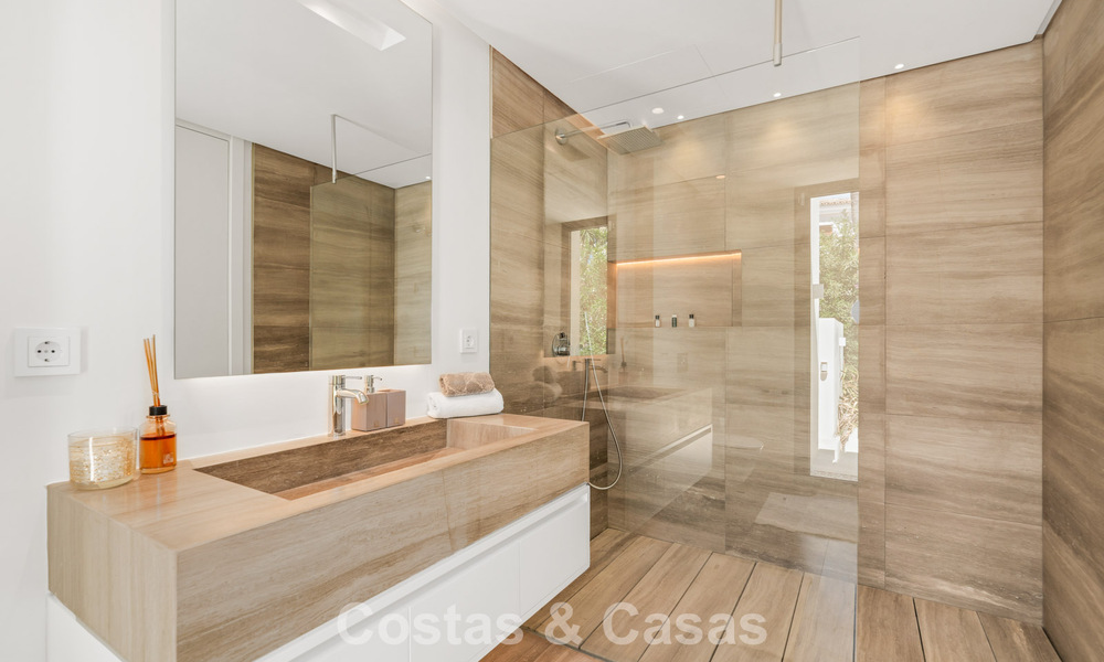 Modernistische, gelijkvloerse luxevilla te koop op een steenworp van het strand ten oosten van Marbella centrum 786787