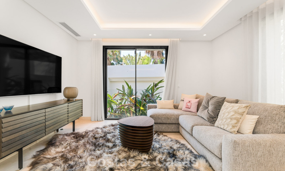 Modernistische, gelijkvloerse luxevilla te koop op een steenworp van het strand ten oosten van Marbella centrum 786792