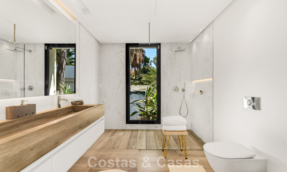 Modernistische, gelijkvloerse luxevilla te koop op een steenworp van het strand ten oosten van Marbella centrum 786793