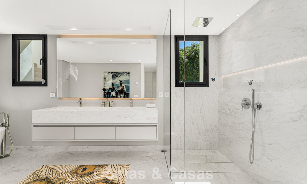 Modernistische, gelijkvloerse luxevilla te koop op een steenworp van het strand ten oosten van Marbella centrum 786794