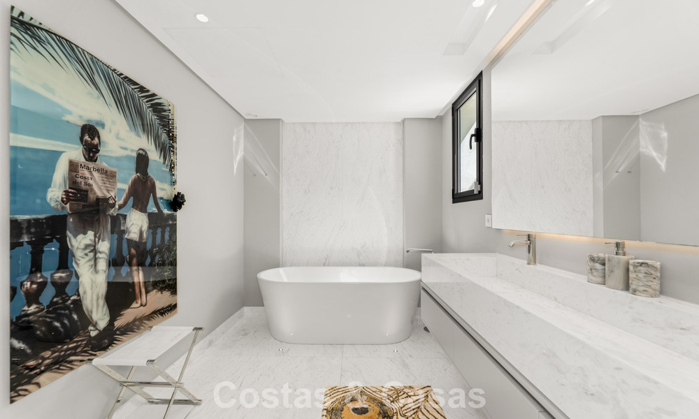 Modernistische, gelijkvloerse luxevilla te koop op een steenworp van het strand ten oosten van Marbella centrum 786795