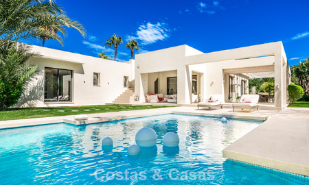 Modernistische, gelijkvloerse luxevilla te koop op een steenworp van het strand ten oosten van Marbella centrum 786798