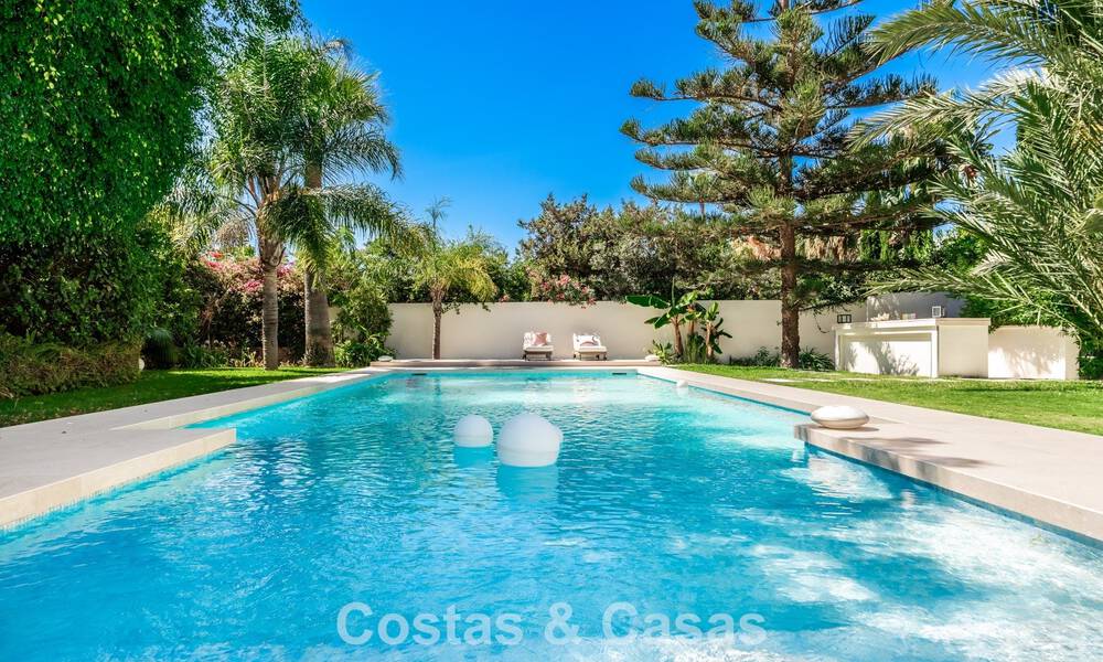 Modernistische, gelijkvloerse luxevilla te koop op een steenworp van het strand ten oosten van Marbella centrum 786799
