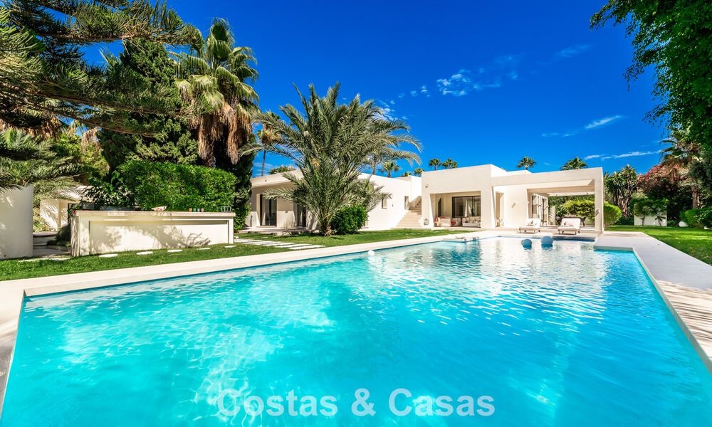 Modernistische, gelijkvloerse luxevilla te koop op een steenworp van het strand ten oosten van Marbella centrum 786800