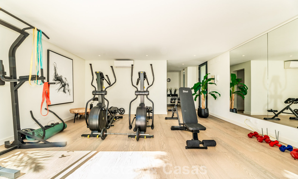 Modernistische, gelijkvloerse luxevilla te koop op een steenworp van het strand ten oosten van Marbella centrum 786801