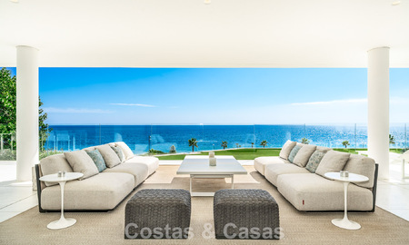 Prestigieus appartement met zeezicht te koop, eerstelijnsstrand op de New Golden Mile tussen Marbella en Estepona 786943