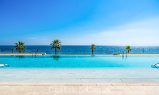Prestigieus appartement met zeezicht te koop, eerstelijnsstrand op de New Golden Mile tussen Marbella en Estepona 786946 