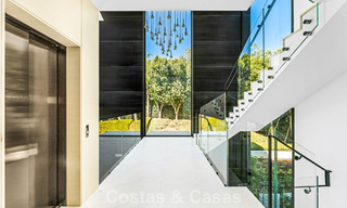 Prestigieus appartement met zeezicht te koop, eerstelijnsstrand op de New Golden Mile tussen Marbella en Estepona 786947 