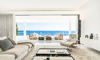 Prestigieus appartement met zeezicht te koop, eerstelijnsstrand op de New Golden Mile tussen Marbella en Estepona 786951 