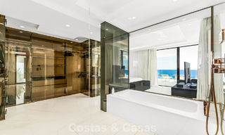 Prestigieus appartement met zeezicht te koop, eerstelijnsstrand op de New Golden Mile tussen Marbella en Estepona 786959 