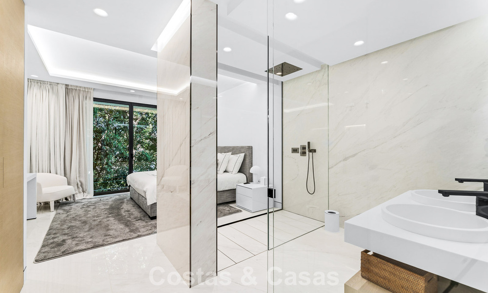 Prestigieus appartement met zeezicht te koop, eerstelijnsstrand op de New Golden Mile tussen Marbella en Estepona 786962
