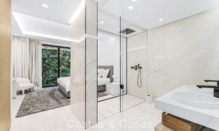 Prestigieus appartement met zeezicht te koop, eerstelijnsstrand op de New Golden Mile tussen Marbella en Estepona 786962 