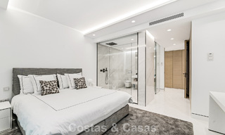 Prestigieus appartement met zeezicht te koop, eerstelijnsstrand op de New Golden Mile tussen Marbella en Estepona 786963 