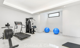 Prestigieus appartement met zeezicht te koop, eerstelijnsstrand op de New Golden Mile tussen Marbella en Estepona 786964 