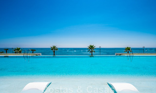 Prestigieus appartement met zeezicht te koop, eerstelijnsstrand op de New Golden Mile tussen Marbella en Estepona 786994 