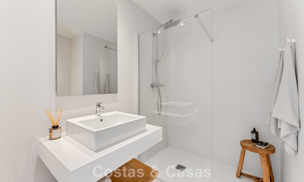 Instapklaar, modern, ruim 4-slaapkamer appartement te koop met ruime privétuin in luxe resort ten oosten van Marbella centrum 797853