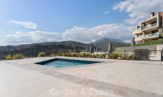 Instapklaar appartement met moderne architectuur te koop in een golfresort in de heuvels van Marbella - Benahavis 787122 