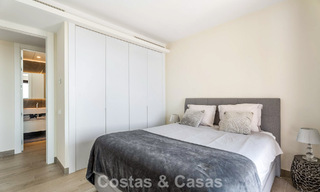 Instapklaar appartement met moderne architectuur te koop in een golfresort in de heuvels van Marbella - Benahavis 787127 