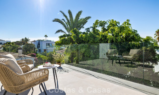 Instapklare luxevilla met contemporaine bouwstijl te koop aan de strandzijde ten oosten van Marbella centrum 787157 