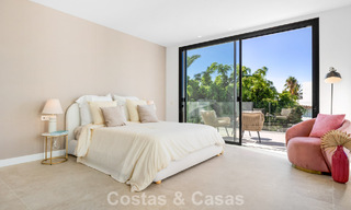 Instapklare luxevilla met contemporaine bouwstijl te koop aan de strandzijde ten oosten van Marbella centrum 787162 