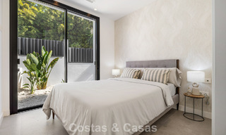 Instapklare luxevilla met contemporaine bouwstijl te koop aan de strandzijde ten oosten van Marbella centrum 787175 