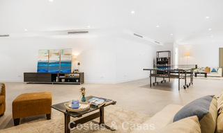 Instapklare luxevilla met contemporaine bouwstijl te koop aan de strandzijde ten oosten van Marbella centrum 787184 