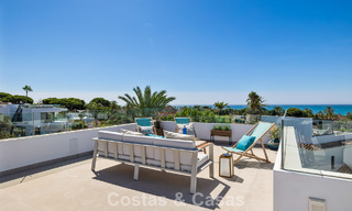 Instapklare luxevilla met contemporaine bouwstijl te koop aan de strandzijde ten oosten van Marbella centrum 787201 