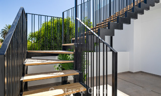 Instapklare luxevilla met contemporaine bouwstijl te koop aan de strandzijde ten oosten van Marbella centrum 787202 