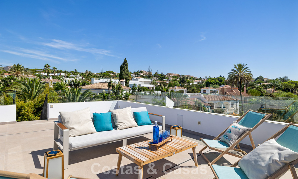 Instapklare luxevilla met contemporaine bouwstijl te koop aan de strandzijde ten oosten van Marbella centrum 787204