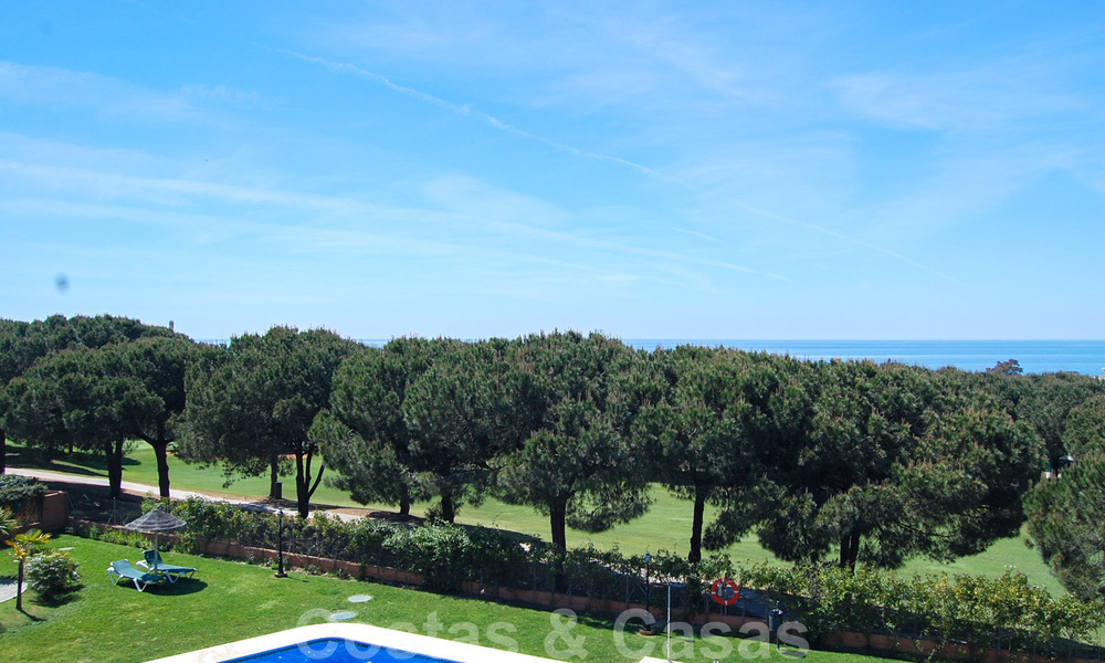Frontline golf appartement met spectaculair zeezicht te koop in Cabopino, Marbella - Costa del Sol 31602