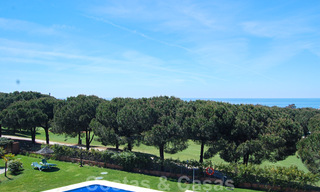 Frontline golf appartement met spectaculair zeezicht te koop in Cabopino, Marbella - Costa del Sol 31602 