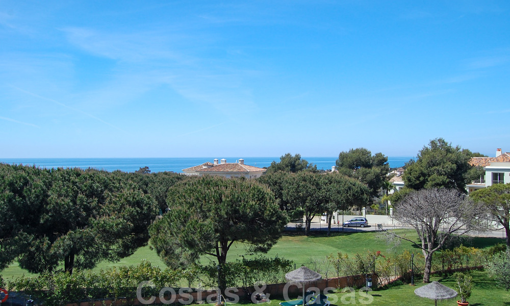 Frontline golf appartement met spectaculair zeezicht te koop in Cabopino, Marbella - Costa del Sol 31605