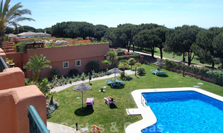 Frontline golf appartement met spectaculair zeezicht te koop in Cabopino, Marbella - Costa del Sol 31606 