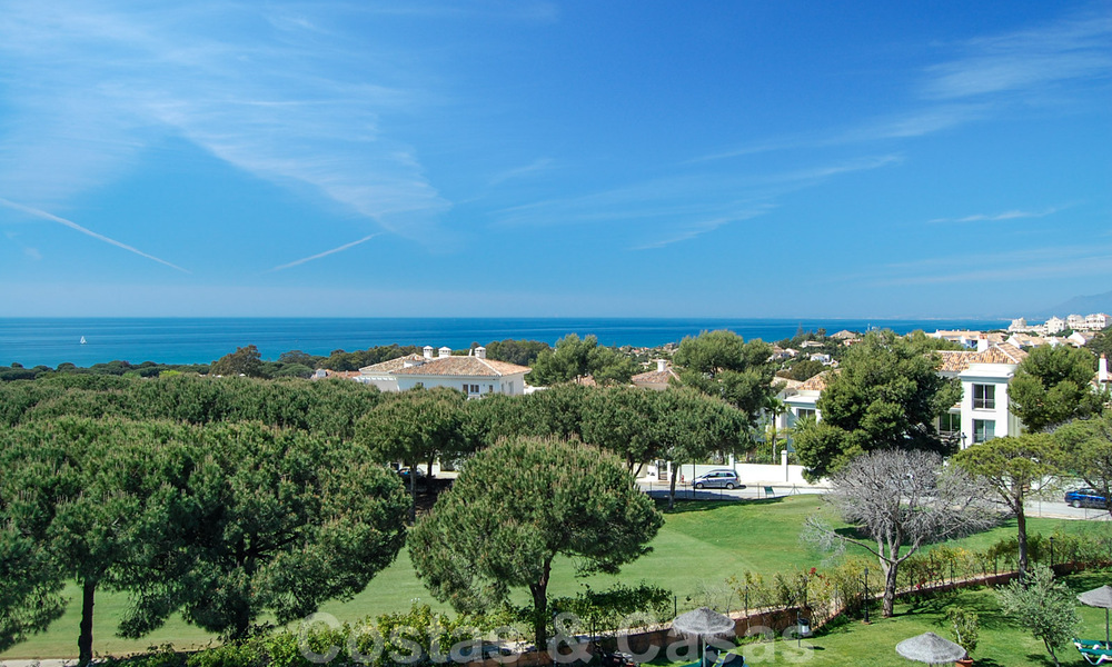 Frontline golf appartement met spectaculair zeezicht te koop in Cabopino, Marbella - Costa del Sol 31610
