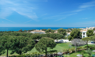 Frontline golf appartement met spectaculair zeezicht te koop in Cabopino, Marbella - Costa del Sol 31610 