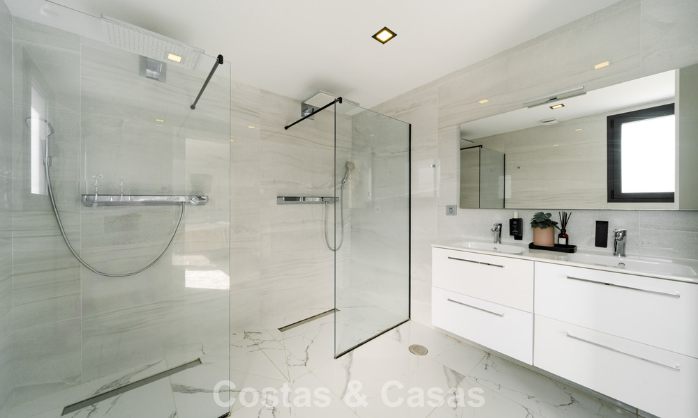 Gemoderniseerde villa te koop op loopafstand van voorzieningen en Puerto Banus, Marbella 787379