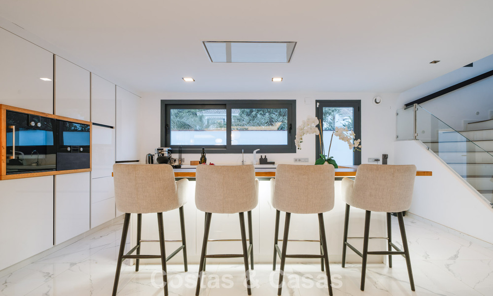 Gemoderniseerde villa te koop op loopafstand van voorzieningen en Puerto Banus, Marbella 787391