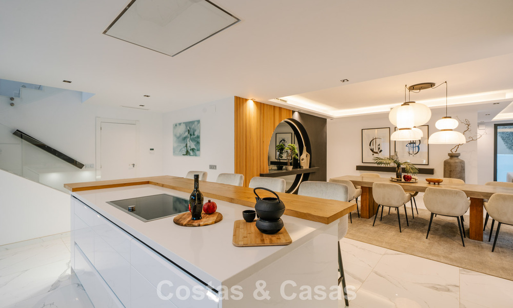 Gemoderniseerde villa te koop op loopafstand van voorzieningen en Puerto Banus, Marbella 787396