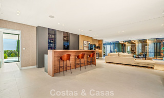 Gesofisticeerde villa met panoramisch uitzicht te koop, in een gated community in La Quinta, Marbella - Benahavis 787306 