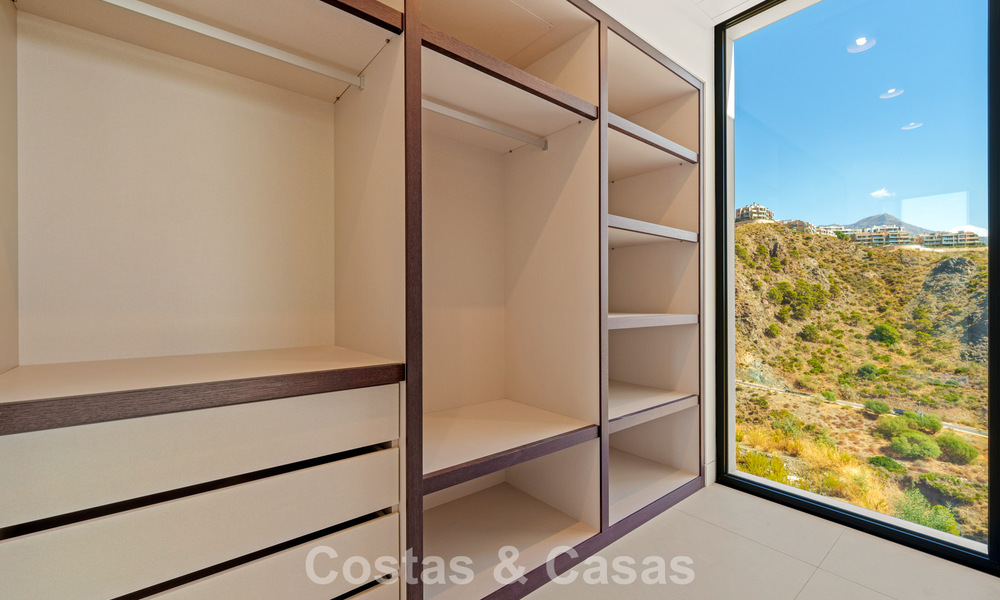 Gesofisticeerde villa met panoramisch uitzicht te koop, in een gated community in La Quinta, Marbella - Benahavis 787319