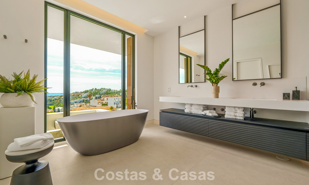 Gesofisticeerde villa met panoramisch uitzicht te koop, in een gated community in La Quinta, Marbella - Benahavis 787320