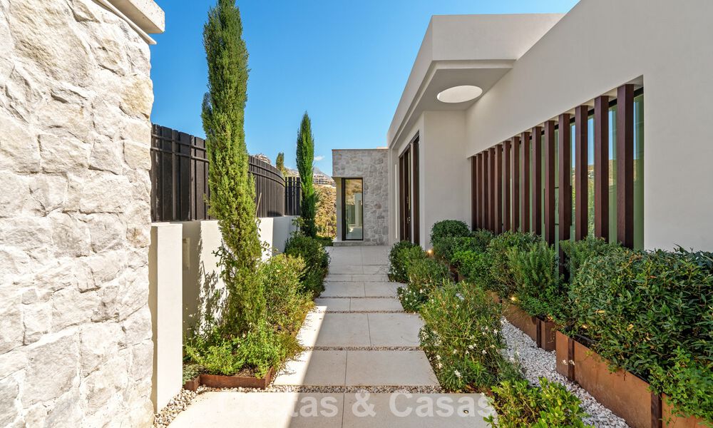 Gesofisticeerde villa met panoramisch uitzicht te koop, in een gated community in La Quinta, Marbella - Benahavis 787329